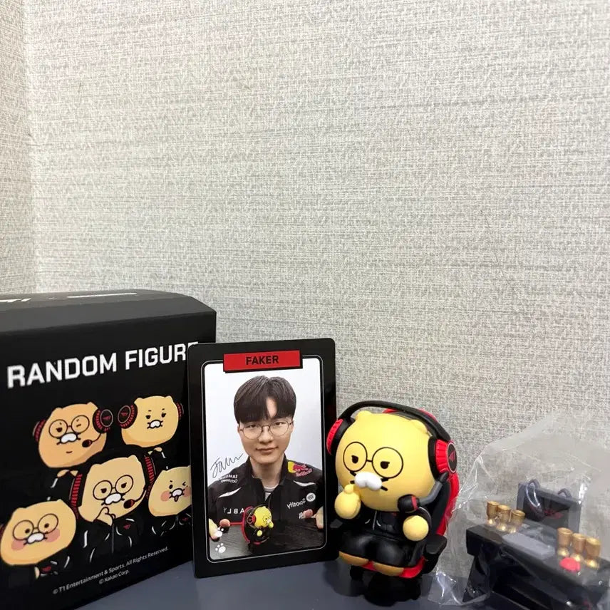[BUNJANG] T1 Faker Figure + Photocard / T1 티원 X 카카오프렌즈 페이커 피규어+포카