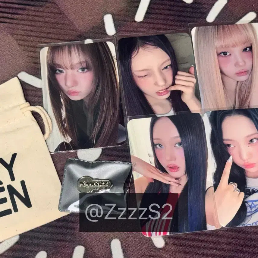 [BUNJANG] Keyveats OXY Showcase Photocard Set, Pouch, and Badge / 키비츠 oxy 쇼케이스 역조공 포카 세트 파우치 뱃지 양도 sell