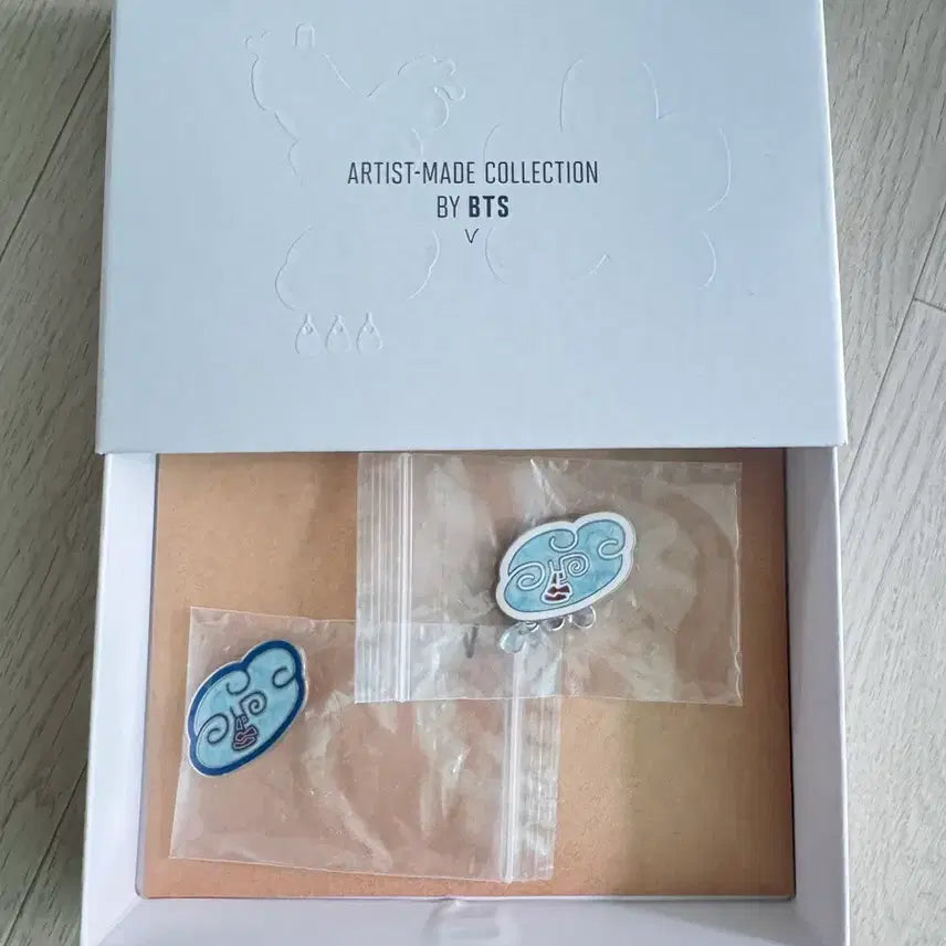 [BUNJANG] BTS V Artist-Made Collection Brooch Set / BTS V 아티스트-메이드 컬렉션 브로치 세트