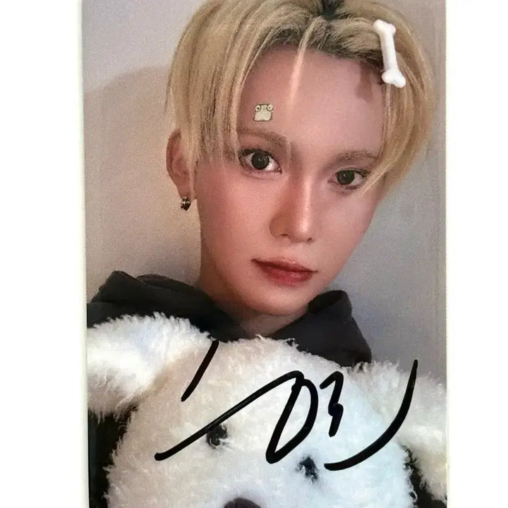 [BUNJANG] XLOV Hyun Signed Photocard (POB) / 엑스러브 XLOV 현 HYUN 미공포 싸인 포카 signed pob
