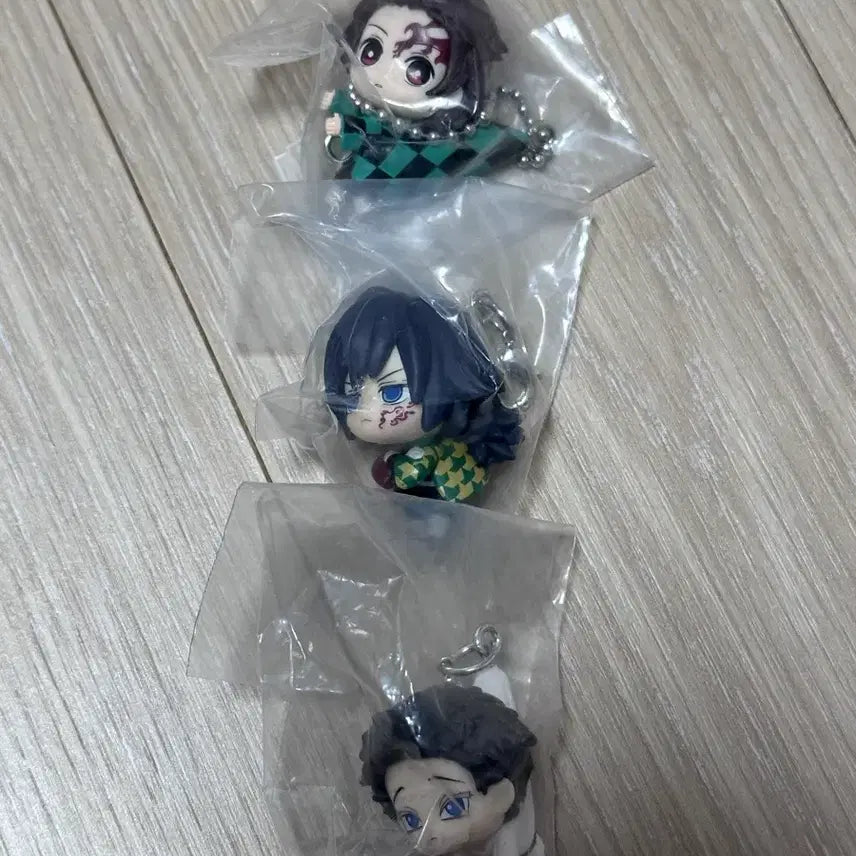 [BUNJANG] Demon Slayer: Mugen Train Arc Blind Box Keychains Bundle (Tanjiro, Giyu, Hakuji) / 귀멸의 칼날 대롱 가챠 무한성편 (탄지로, 기유, 하쿠지) 일괄