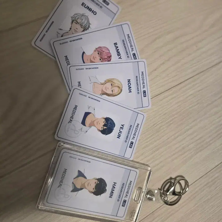 [BUNJANG] Playzeave x Mediheal Staff ID Card &amp; Mirror Keyring Set / 플레이브 메디힐 사원증