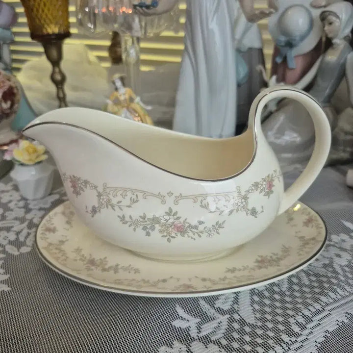[BUNJANG] Royal Doulton Diana Gravy Boat Set / 로얄돌턴 다이애나 그래비보트셋트