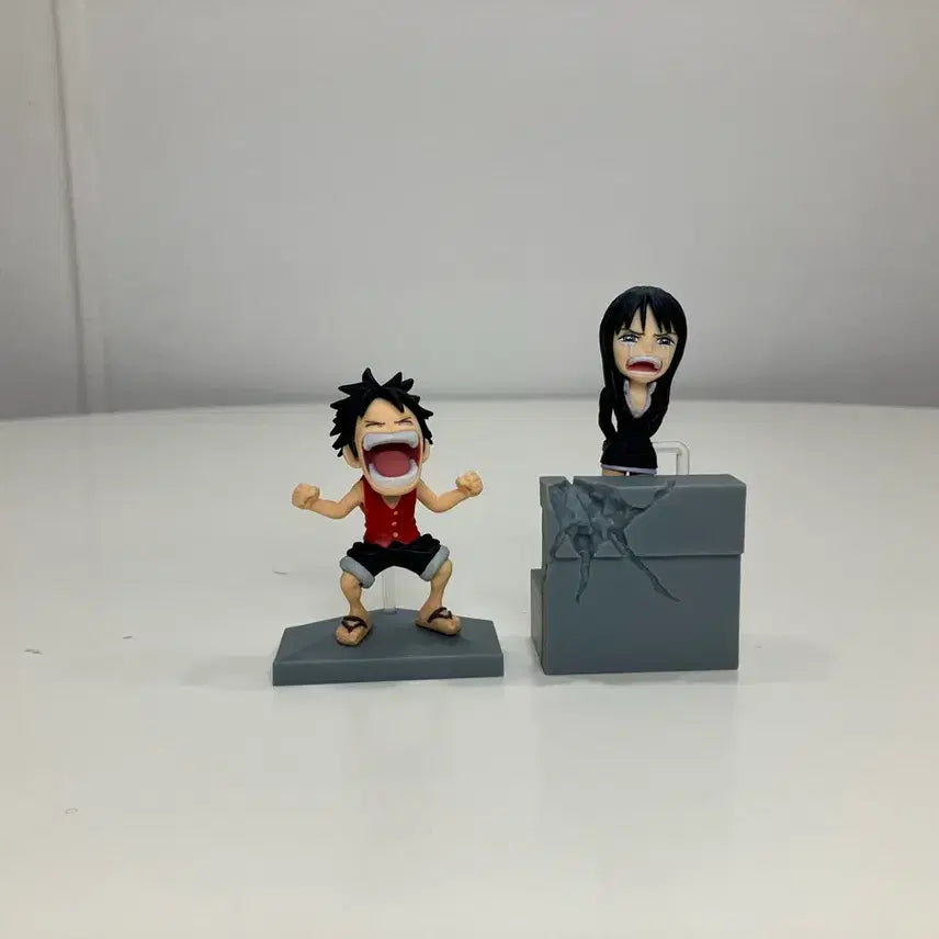 [BUNJANG] One Piece WCF Log Story Luffy, Robin Figure (Unsealed) / [개봉] 원피스 월콜 로그스토리 루피, 로빈 피규어 (금고양이)
