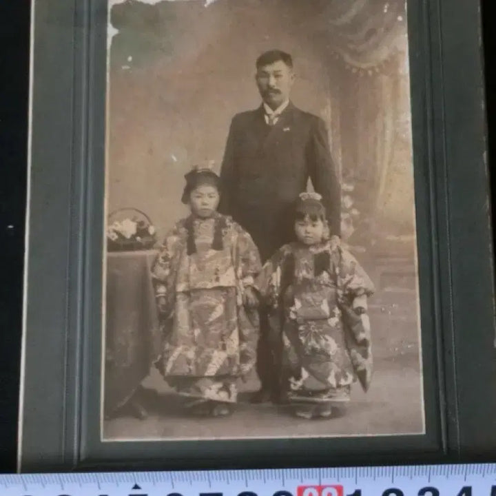 [BUNJANG] Japanese Colonial Era Pyong Yang Photo Studio Family Portrait / 일제시대  평양 사진관에서 찍은 새해 가족사진