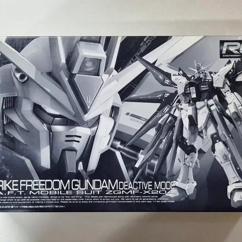 [BUNJANG] Bandai RG Strike Freedom Gundam Deactive Mode / 반다이 [RG] 스트라이크 프리덤 건담 디액티브 모드