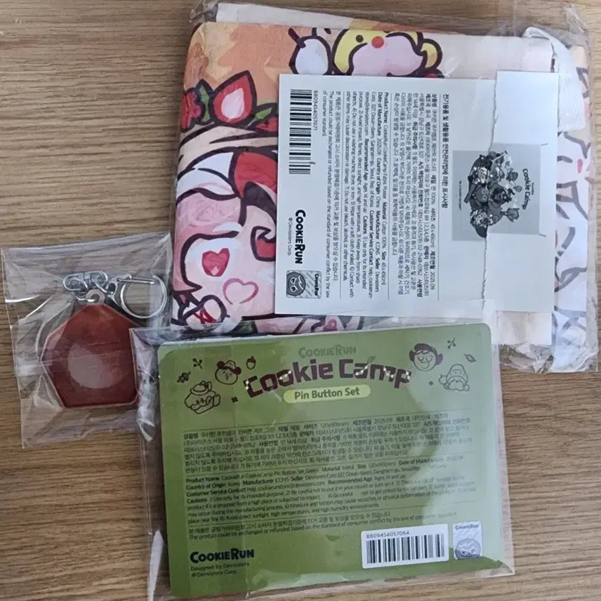[BUNJANG] Cookie Run: Kingdom Cookie Camp Pin Button Set, Fabric Poster, and Soulstone Bundle / 쿠키런 킹덤 쿠키 캠프 핀 버튼, 패브릭 포스터, 영혼석 일괄
