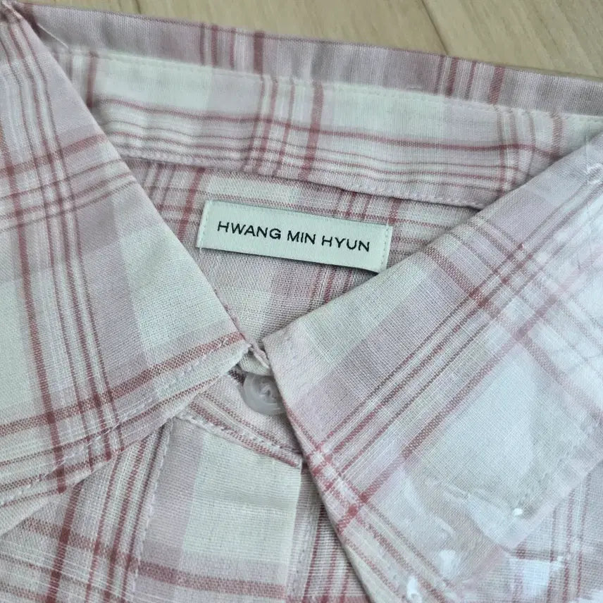 [BUNJANG] Hwang Minhyun Temperature Exhibition Checkered Shirt, Photobook, Ticket, Special Photocard Bundle (Sealed) / 황민현 사진전 온도 체크셔츠 포토북(미개봉) 입장티켓 금액특전포카 일괄