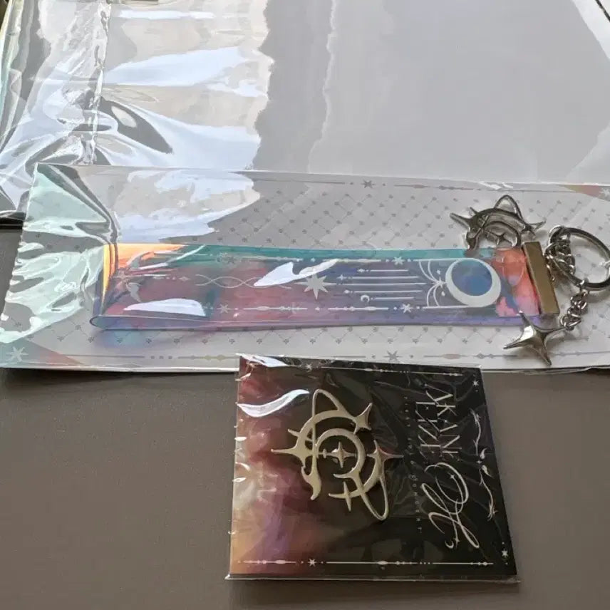 [BUNJANG] Akane Rize Solo Concert Goods Illustration Board, Badge, Metal Charm Bundle Set (Sealed) / 아카네 리제 단콘 굿즈 일러스트 보드, 뱃지, 메탈 챰 미개봉 일괄