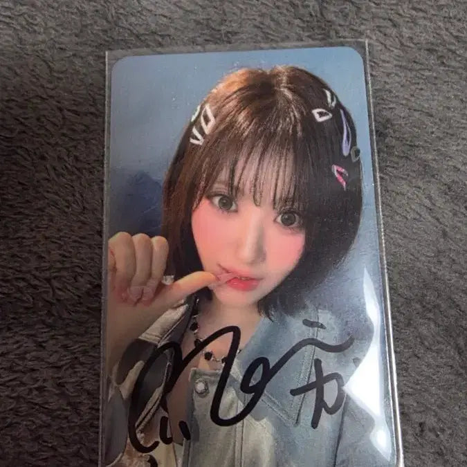 [BUNJANG] Odd Muse Mica Signed Photocard / 오드유스 마이카 사인 포카