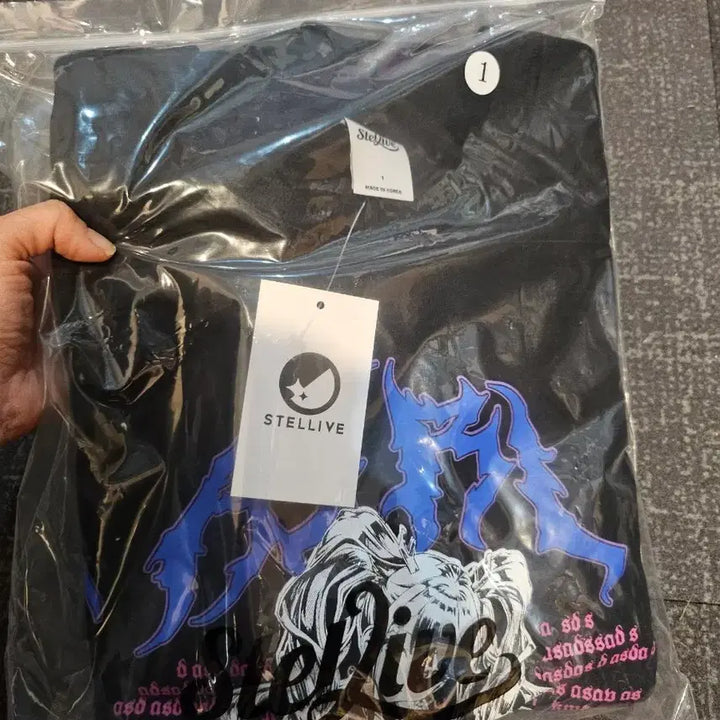 [BUNJANG] Stellive Kanna Sweatshirt (New, Sealed) / 스텔라이브 칸나 맨투맨 새상품 미개봉