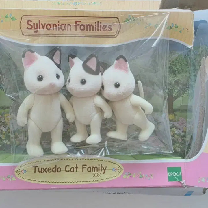[BUNJANG] Sylvanian Families Tuxedo Cat Family Set (3 Figures) / 실바니안턱시도고양이 3종