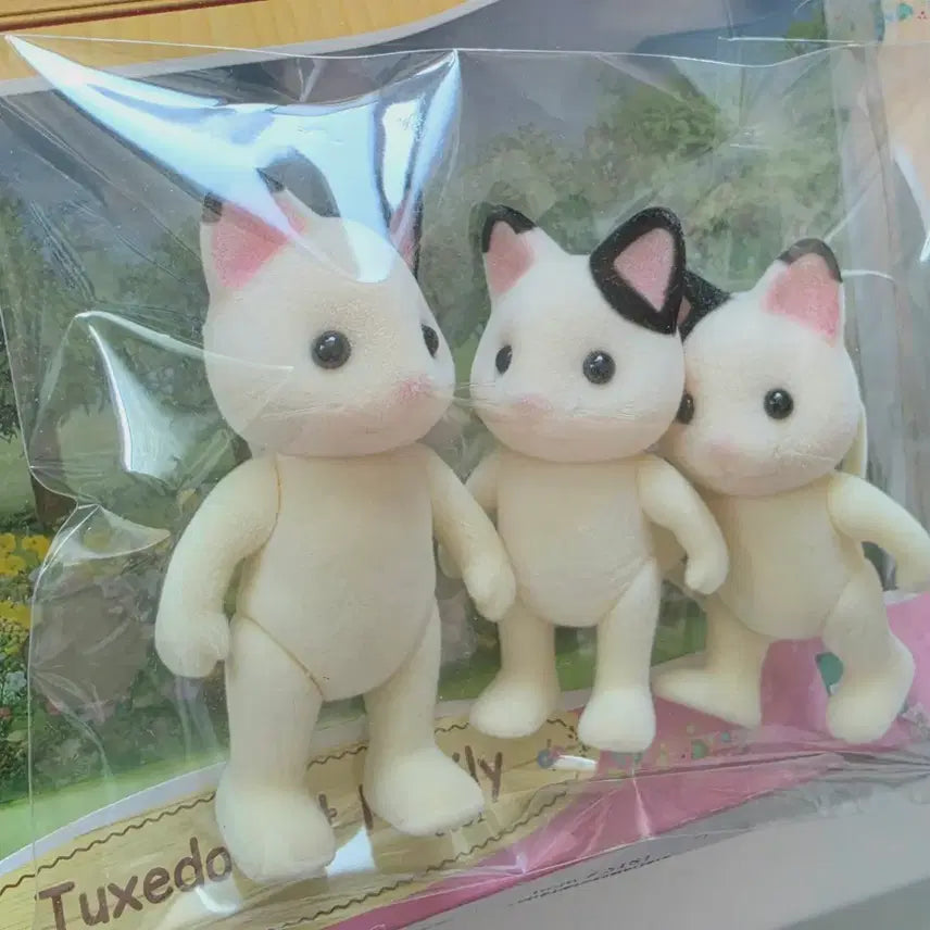 [BUNJANG] Sylvanian Families Tuxedo Cat Family Set (3 Figures) / 실바니안턱시도고양이 3종