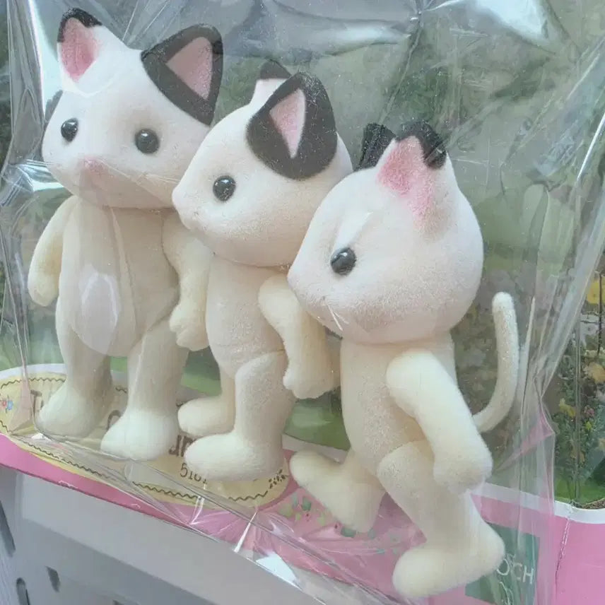 [BUNJANG] Sylvanian Families Tuxedo Cat Family Set (3 Figures) / 실바니안턱시도고양이 3종