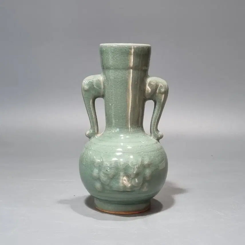 [BUNJANG] Yongcheon Kiln Style Celadon Tall Vase with Elephant Handle / 용천요청자 상이 장경병. 높이 22