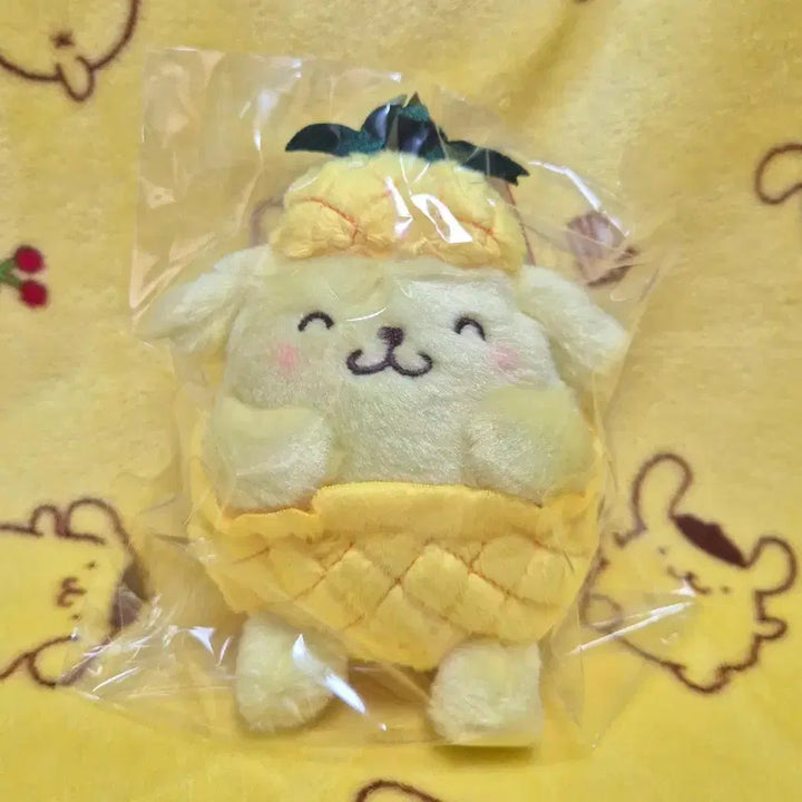[BUNJANG] Sanrio Pompompurin Pineapple Mascot Keychain Plush / 2021 산리오 나카지마 폼폼푸린 파인애플 마스코트 키링 인형