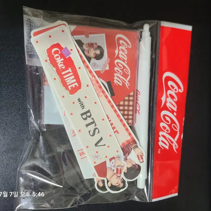 [BUNJANG] Coca-Cola x BTS V Stationery Set / 코카콜라 BTS 뷔 문구세트