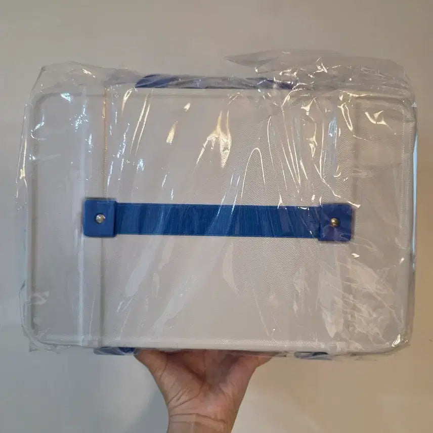 [BUNJANG] Crayon Shin-chan White Dog (Shiro) Ready Bag Luggage / 신상) 짱구는 못말려 흰둥이 레디백 캐리어