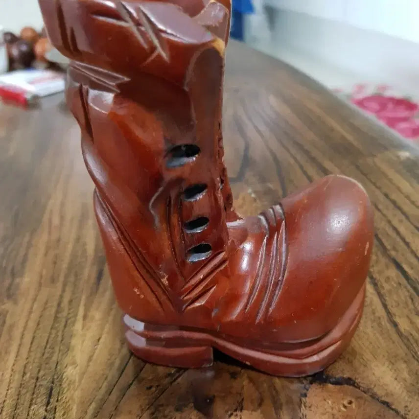 [BUNJANG] Carved Yellow Pine Boot-Shaped Pencil Case / 황양목조각부츠형필통