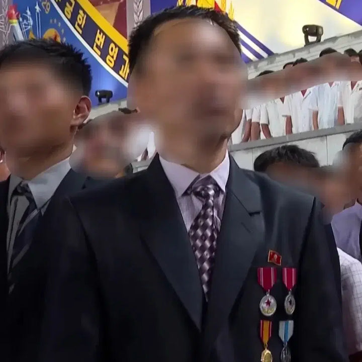 [BUNJANG] North Korean Medal of Merit / 북한 공로메달 (메달, 약장)