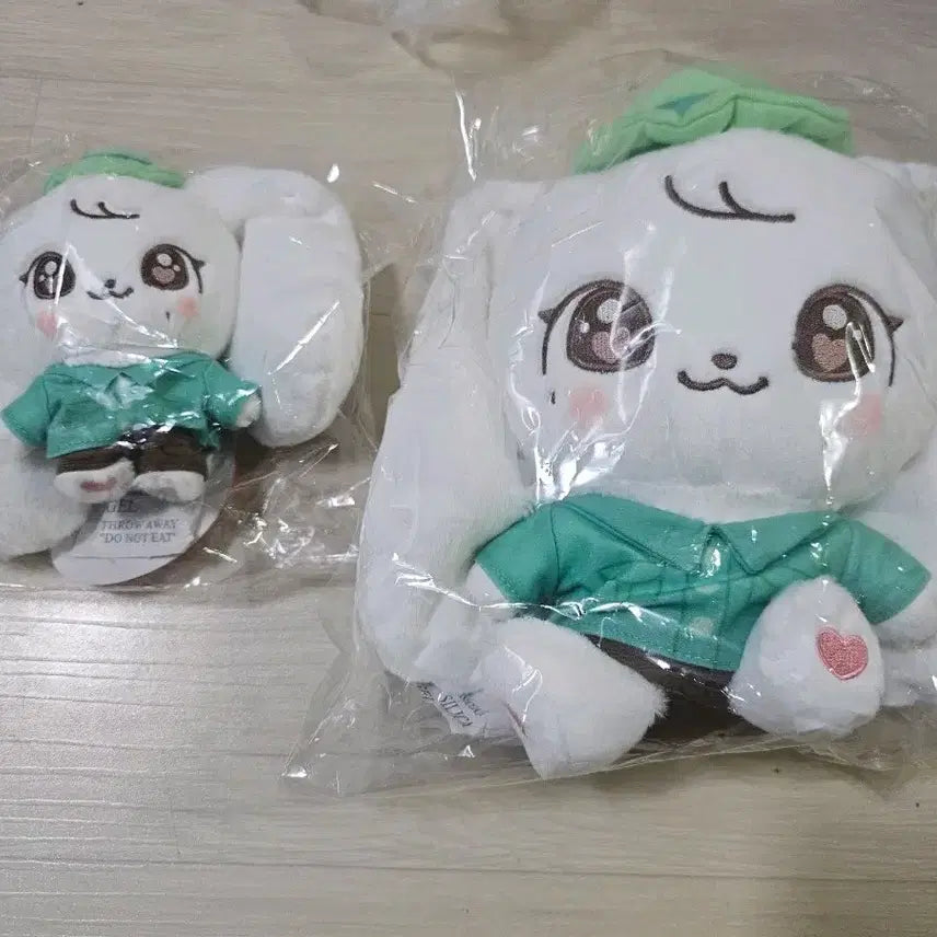 [BUNJANG] IVE Wonyoung Everland Pop-up Mini B Cherry Cast Plush &amp; Keyring Set / 아이브 장원영 에버랜드 팝업 미니브 체리 캐스트 플러시 &amp; 키링 세트