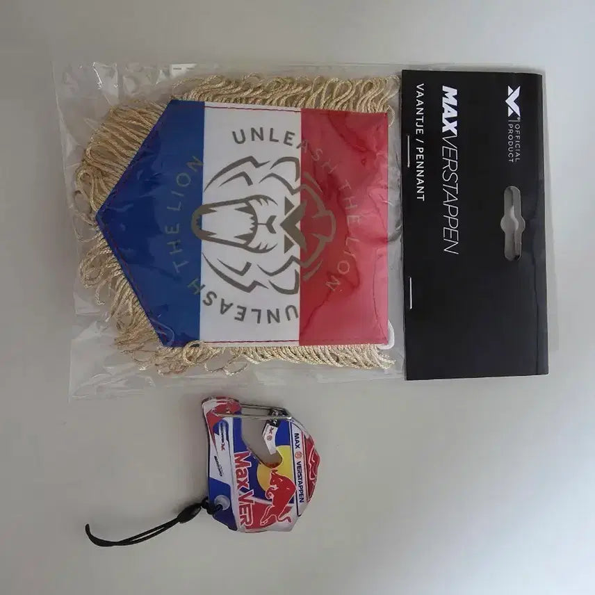 [BUNJANG] Max Verstappen Red Bull Racing Crest Flag &amp; Carabiner Merchandise Set / F1 레드불 막스 베르스타펜 휘장 깃발, 카라비너 굿즈 세트