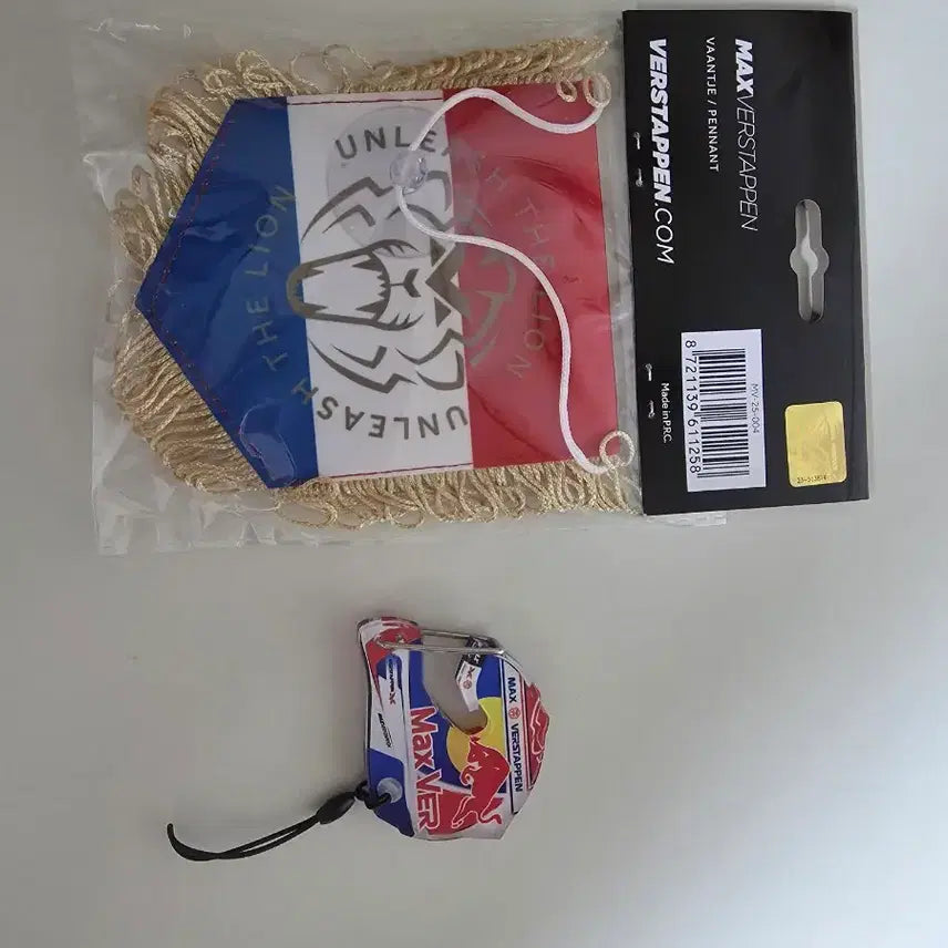[BUNJANG] Max Verstappen Red Bull Racing Crest Flag &amp; Carabiner Merchandise Set / F1 레드불 막스 베르스타펜 휘장 깃발, 카라비너 굿즈 세트