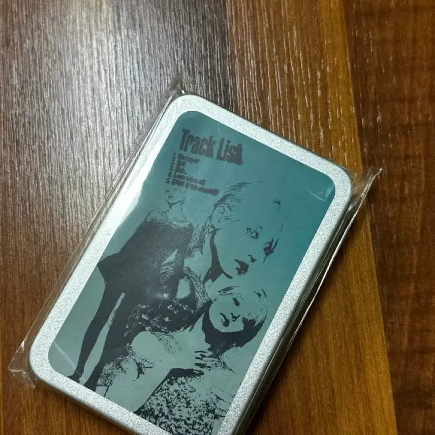 [BUNJANG] IU IUconcert Photocard Tin Case Set / 아이유 헐콘 포토카드 포카 틴케이스 세트