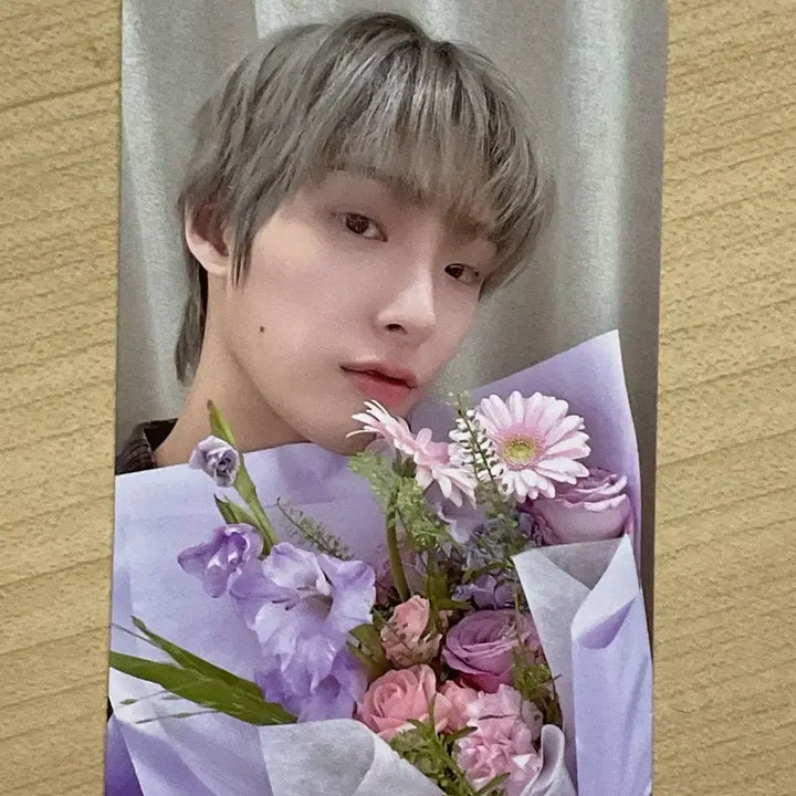 [BUNJANG] ATEEZ Mingi "Flower Bouquet" Version POB Double-Sided Photocard / 에이티즈 민기 포카-꽃다발ver. 미공포(양면 포카)