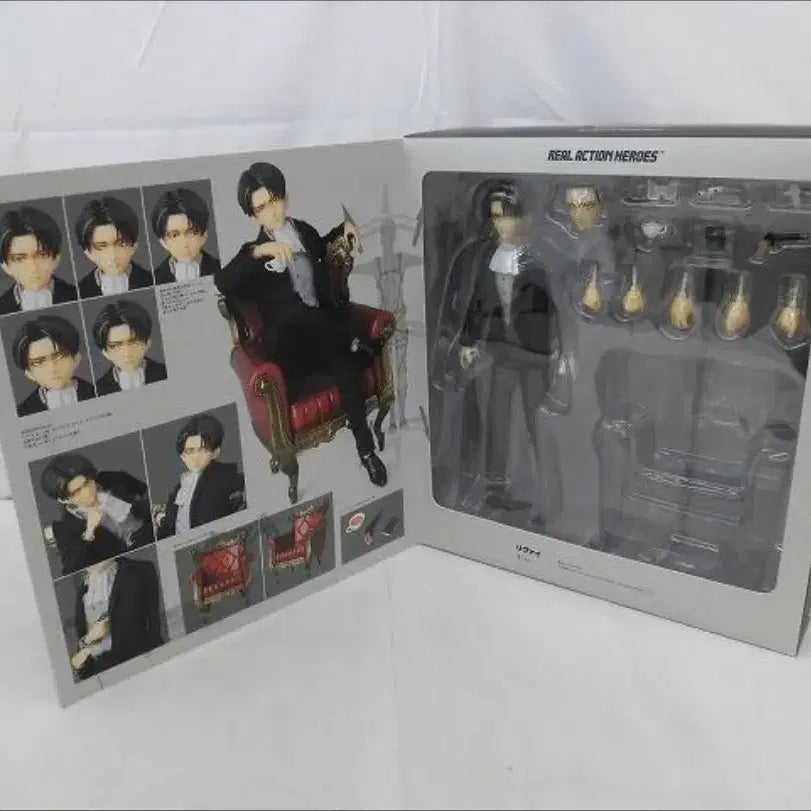 [BUNJANG] Attack on Titan Levi Figure / 진격의거인 rah 정장 리바이 피규어 판매