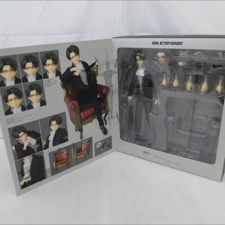 [BUNJANG] Attack on Titan Levi Figure / 진격의거인 rah 정장 리바이 피규어 판매