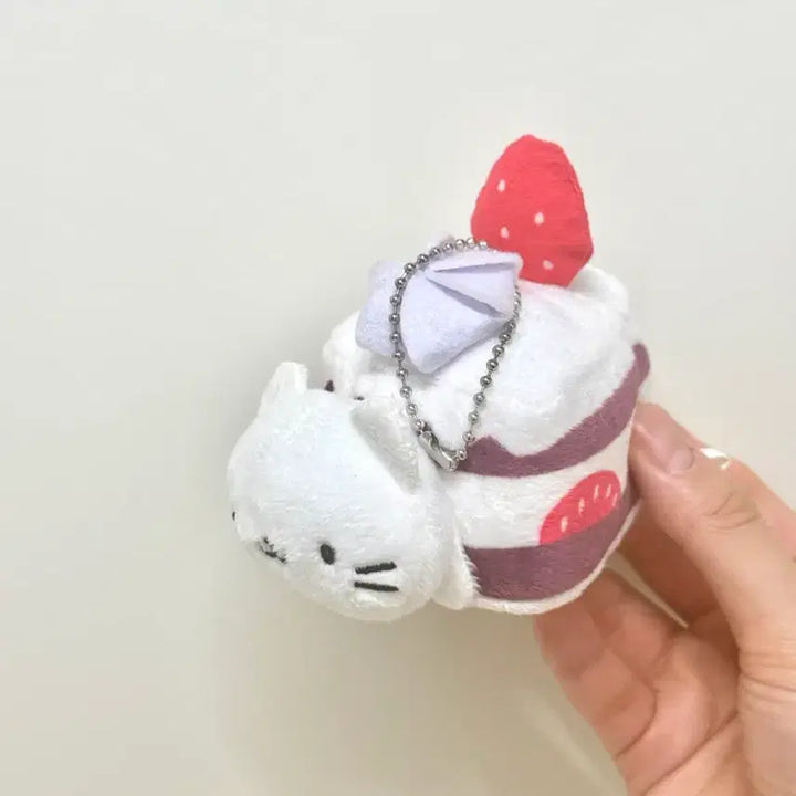 [BUNJANG] NyangNyangNyangCo Strawberry Cake Plush Keychain / 냥냥냥코 딸기케이크 인형키링 산엑스