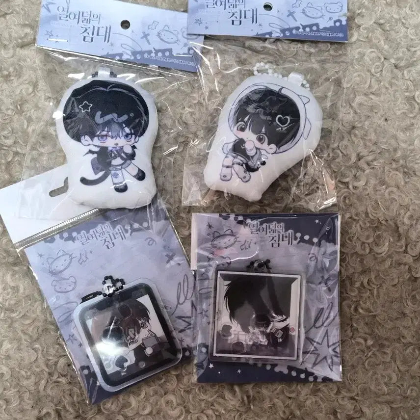 [BUNJANG] Yeolyeolbada Acrylic Shaker Keyring 2 Types + Cushion Keyring 2 Types Bundle Set / 열여덟의 침대 아크릴 쉐이커 키링2종+ 쿠션키링2종 일괄