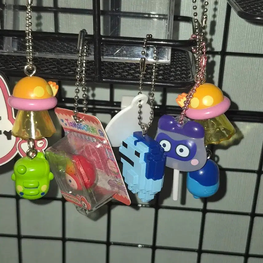 [BUNJANG] Tamagotchi UFO Spaceship Pixel Figure Candy Blister Package / 다마고치 ufo 우주선 픽셀 피규어 캔디 블리스터 패키지 주댕치 긴지로치