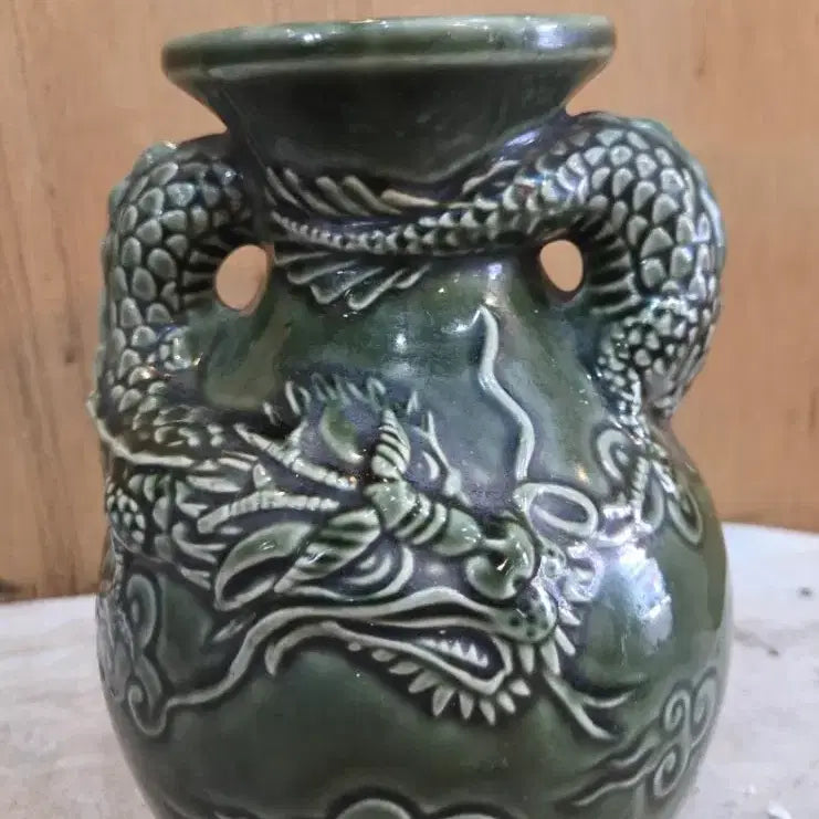 [BUNJANG] 1970s-1980s Korean Celadon Porcelain Vase with Dragon Motif / 근대사  / 7 ~ 80년대 양각 녹유 용문 도자기 화병