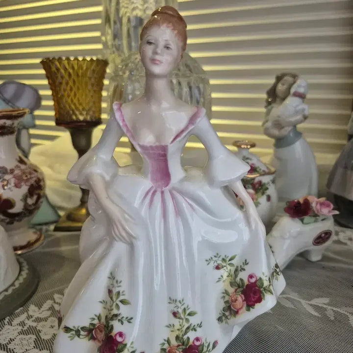 [BUNJANG] Royal Doulton Country Rose Figurine Lady / 로얄돌턴 컨츄리로즈 피겨린처자