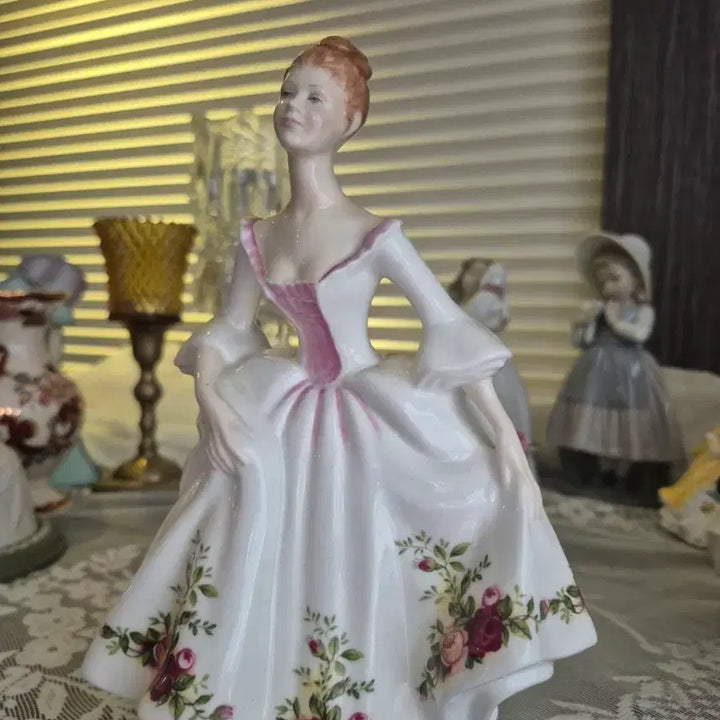 [BUNJANG] Royal Doulton Country Rose Figurine Lady / 로얄돌턴 컨츄리로즈 피겨린처자