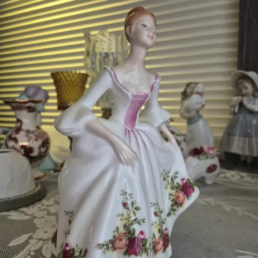 [BUNJANG] Royal Doulton Country Rose Figurine Lady / 로얄돌턴 컨츄리로즈 피겨린처자