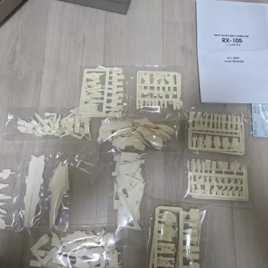[BUNJANG] 1/144 Studio Reckless Xi Gundam Bungeoppang Recast Resin / 1/144 스튜디오 렉클레스 크시건담 붕어빵리캐 레진