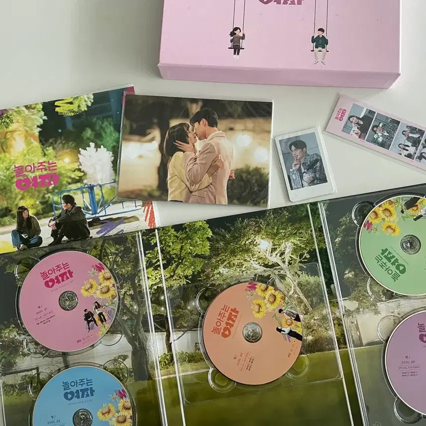 [BUNJANG] The Woman Who Plays With Us Making Blu-ray (Starring Uhm Tae-goo) / <놀아주는 여자> 메이킹 블루레이 (엄태구)