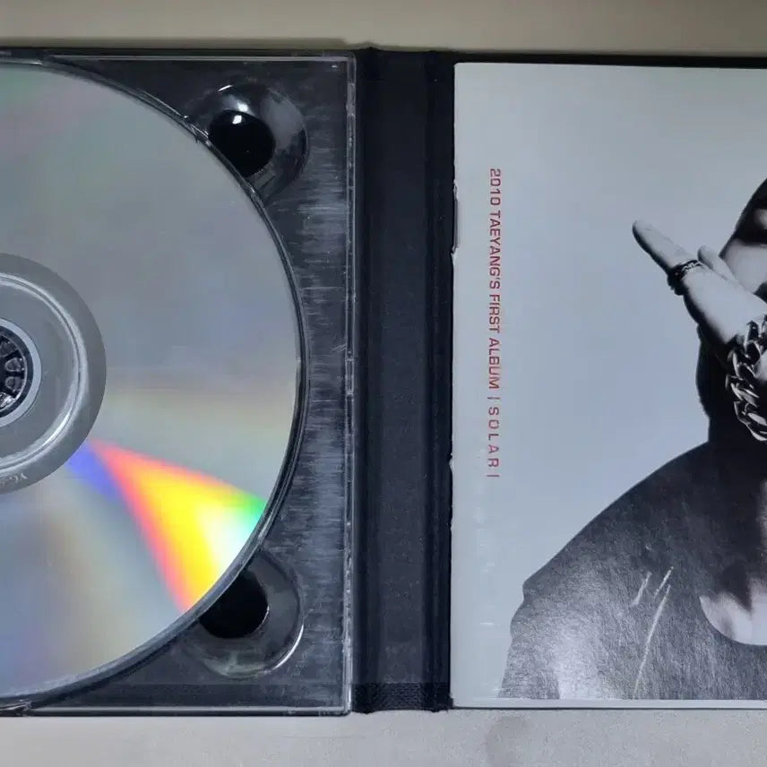 [BUNJANG] Taeyang 1st Album Solar (Unsealed CD) / 태양 1집 solar (개봉 CD)