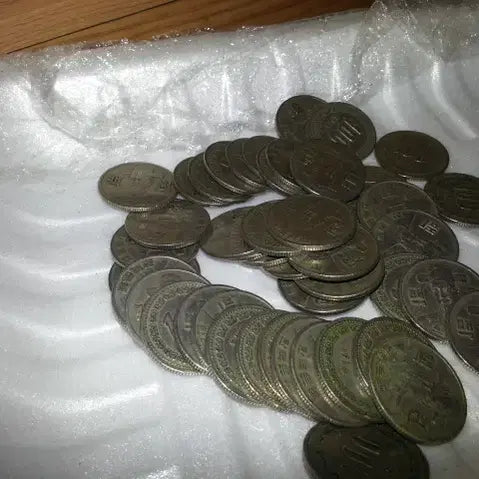 [BUNJANG] 1974 100 Won Coin Collection (30 pieces) / 100원 동전 30개 1974년 중고