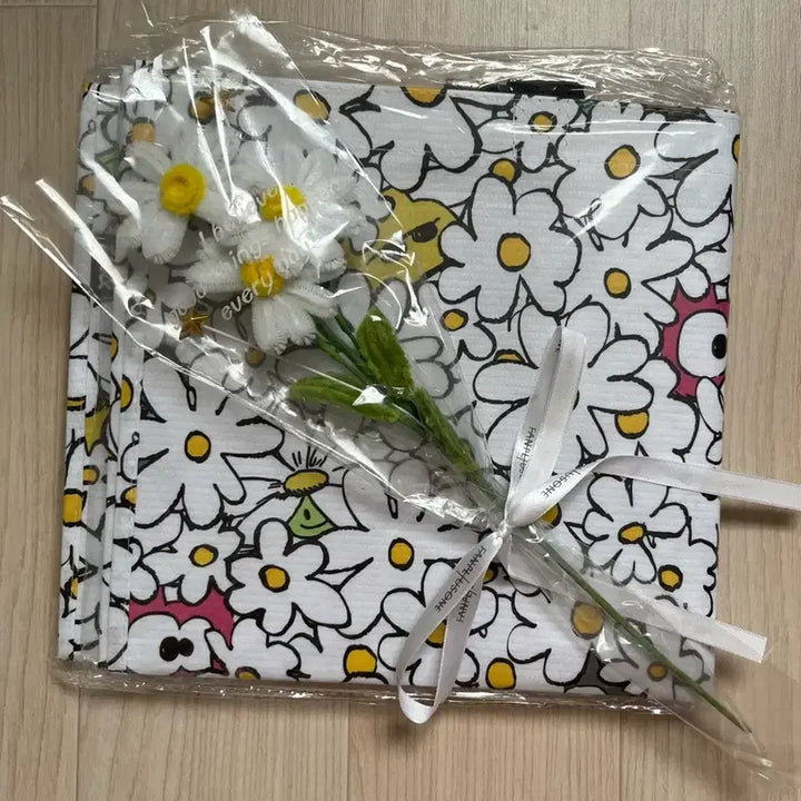 [BUNJANG] PEACEMINUSONE G-Dragon Joans Friends Flower Garland / 지디가 나눠줫던 데이지 조화+토이스토리 포스터