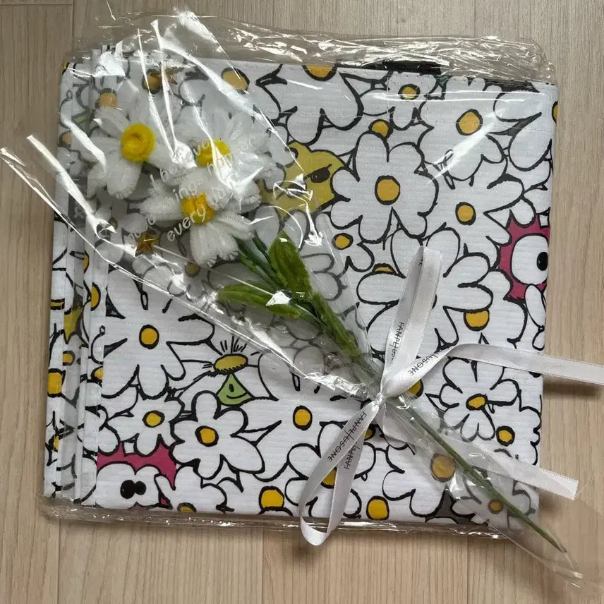 [BUNJANG] PEACEMINUSONE G-Dragon Joans Friends Flower Garland / 지디가 나눠줫던 데이지 조화+토이스토리 포스터