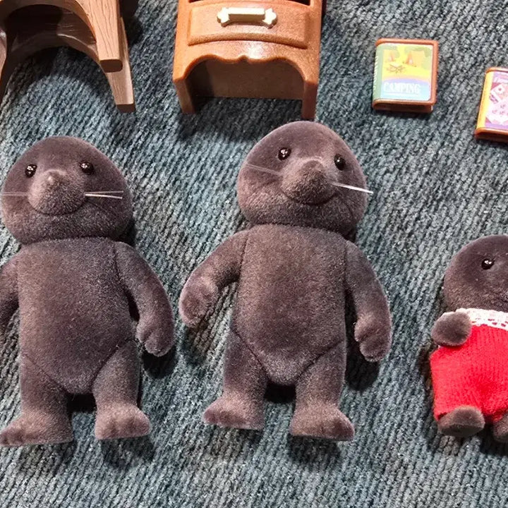 [BUNJANG] Sylvanian Families Mole Family 3 Figures + Bed Furniture Set / 실바니안 두더지 3마리 + 침대 가구