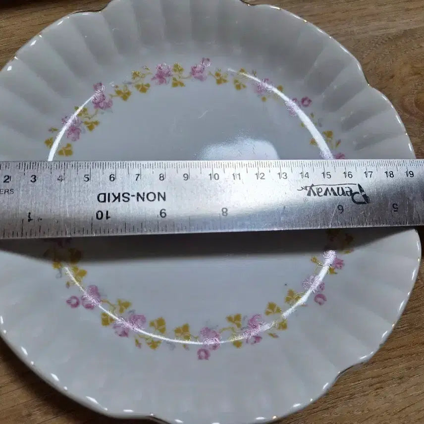 [BUNJANG] Vintage Haennamsa Plate (20cm) / 빈티지 행남사 접시(20cm)
