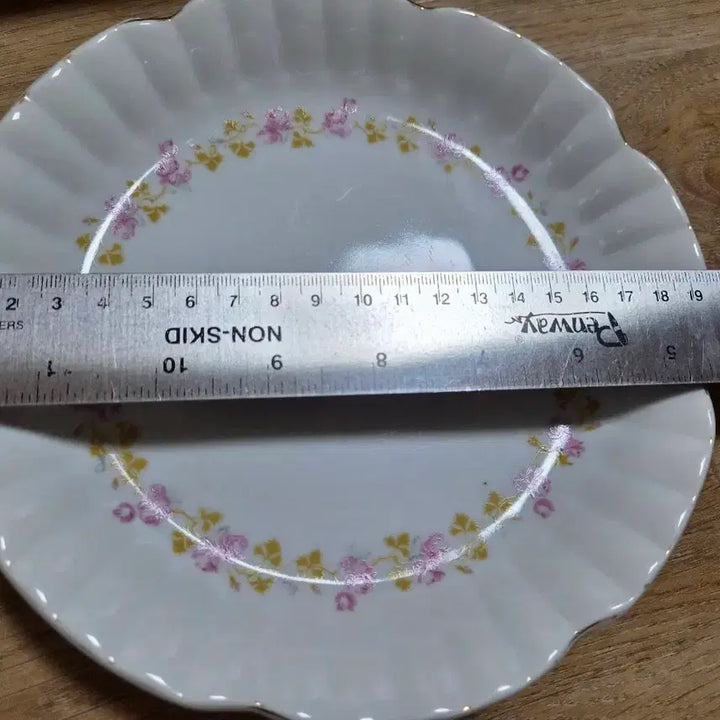 [BUNJANG] Vintage Haennamsa Plate (20cm) / 빈티지 행남사 접시(20cm)