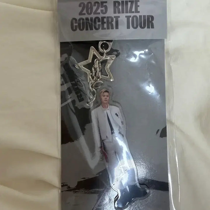 [BUNJANG] RIIZE Rising Road Acrylic Keyring Eunseok Sealed / 라이즈 라이징라우드 아크릴 키링 은석 미개봉