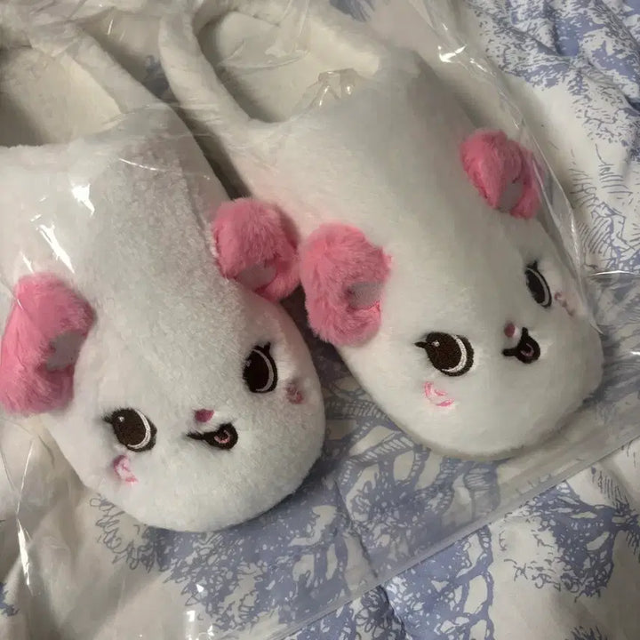 [BUNJANG] NCT WISH OTTO LOVE MD Pangi Slippers / 엔시티위시 오투럽 엠디 팡이 슬리퍼 룸슈즈 판매