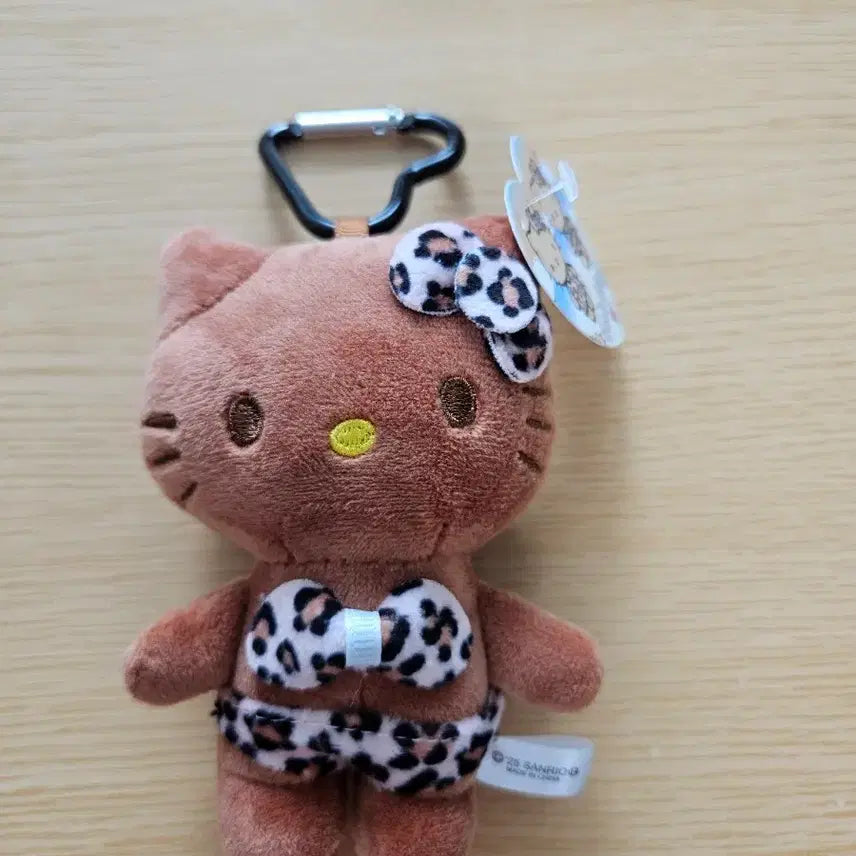[BUNJANG] Tanning Hello Kitty Charm Keychain / 태닝키티 키링 새상품